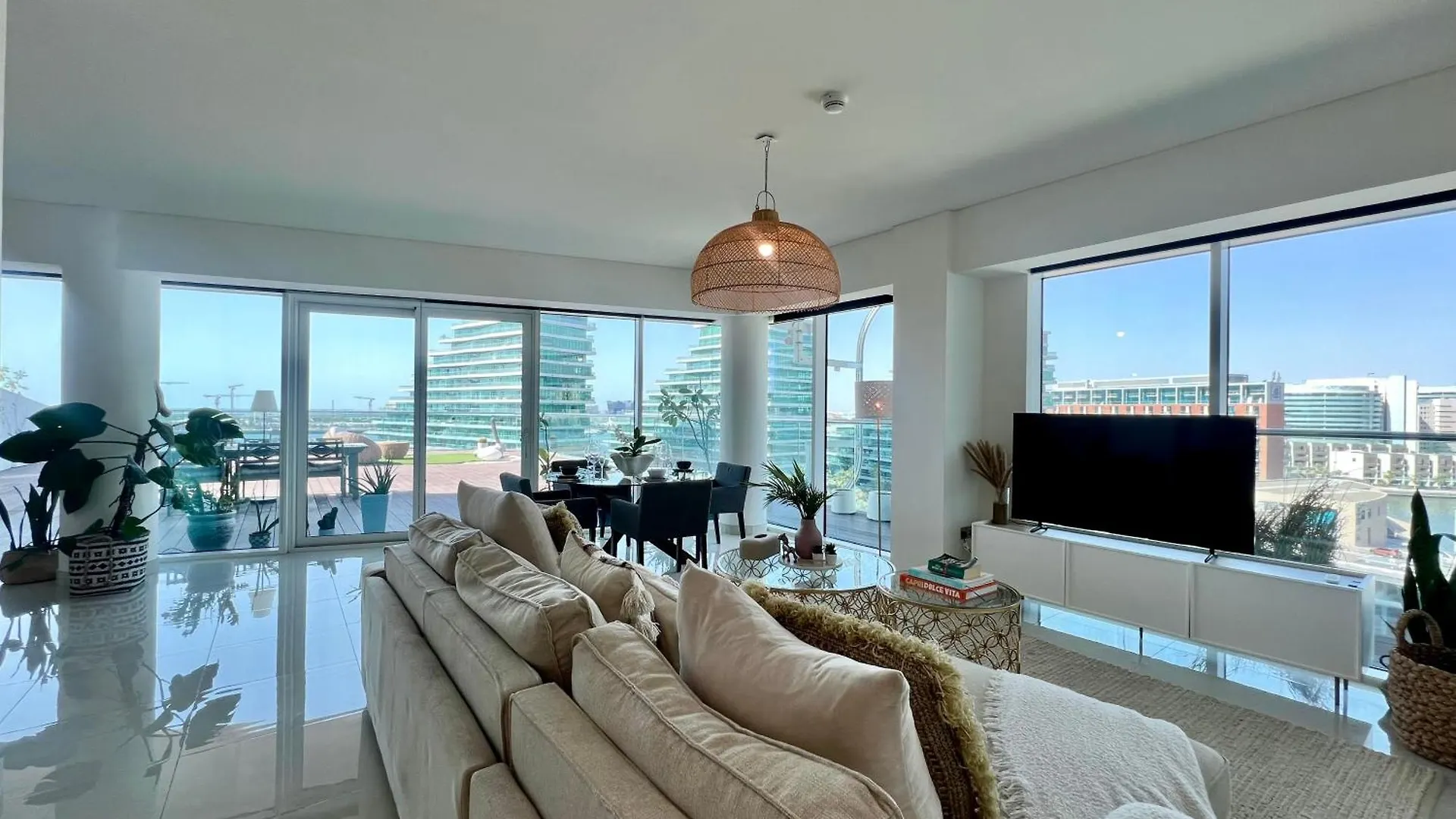 Modern 3 Bedroom Al Hadeel West Side Al Rahah Beach Abú Dhabí Spojené arabské emiráty